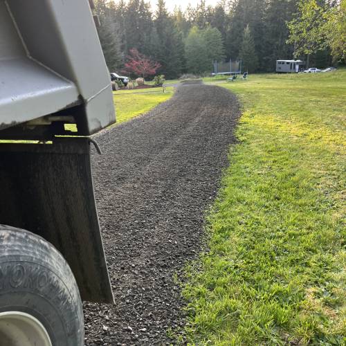 TAILGATE SPREAD GRAVEL